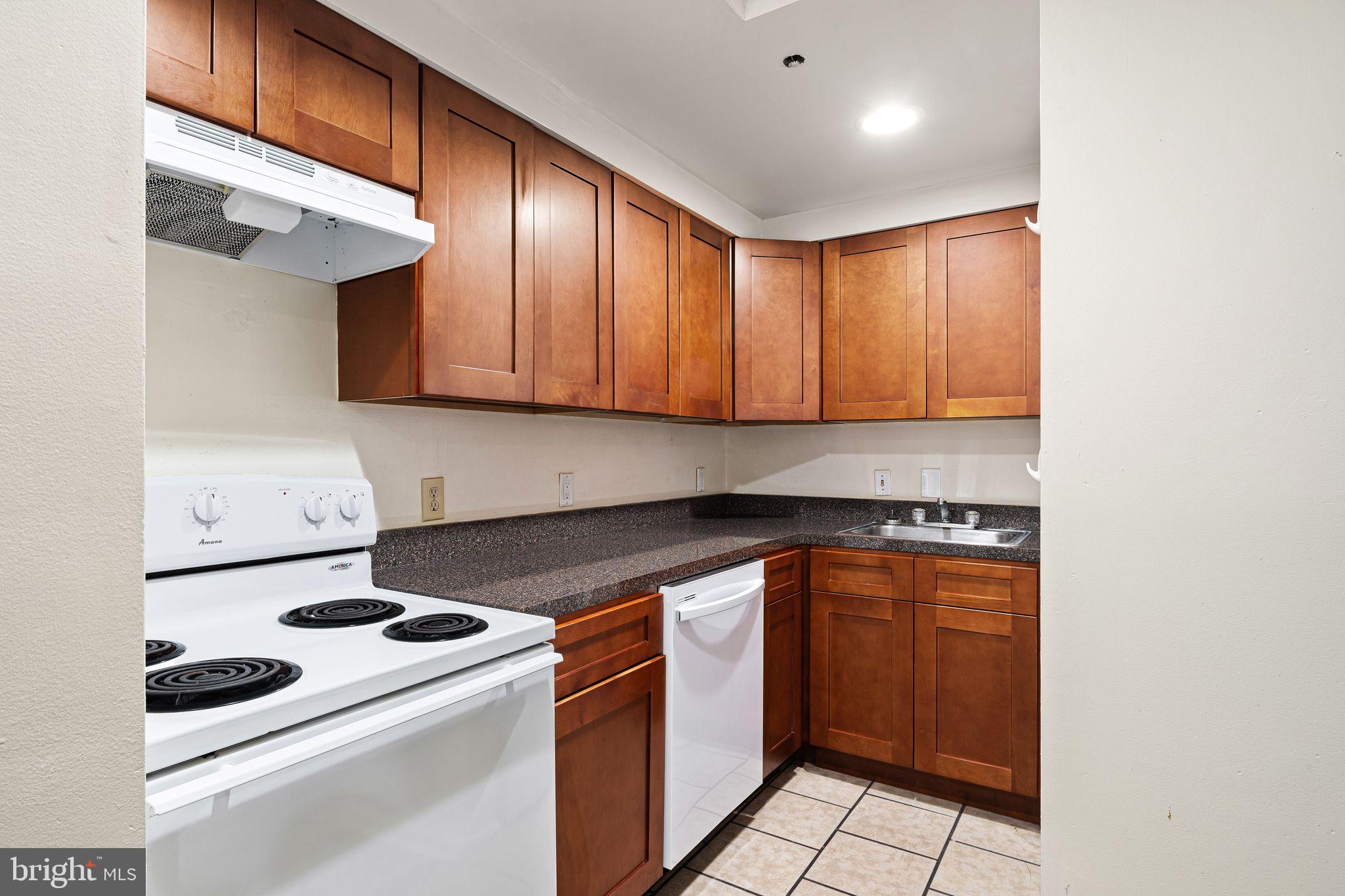 UNIVERSITY CITY - Residential Lease
