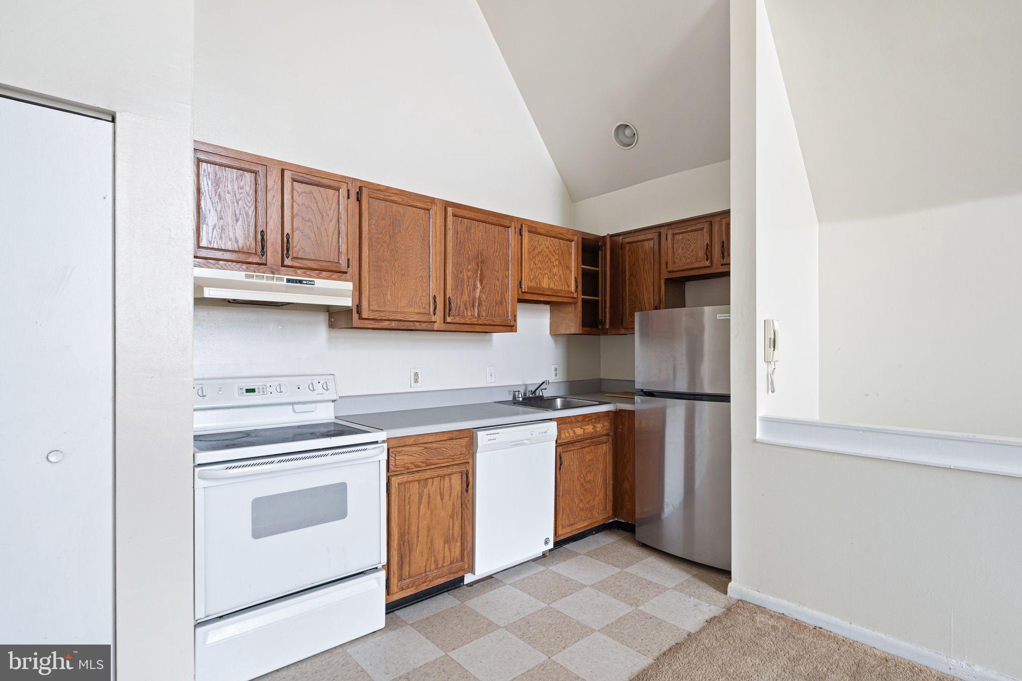 UNIVERSITY CITY - Residential Lease