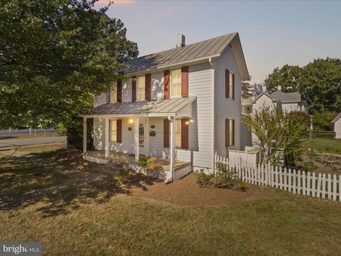 910 LOCUST STREET HERNDON VA 20170