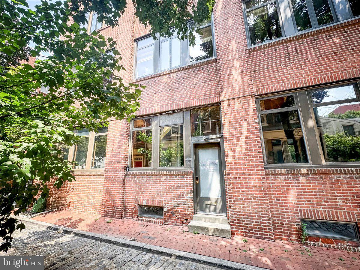 Bright and open professional office space ideal for many uses including residential. Unit B is on multi-levels with two large interior offices , several conference rooms , a kitchen and full bath, spiral staircase , large windows, storage space, reception area and two story atrium. This is a unique property located in the heart of historic old city, close to exciting shops and restaurants. Owner is open to renting or possibly a lease purchase. Take a look at this property and bring your ideas to life!