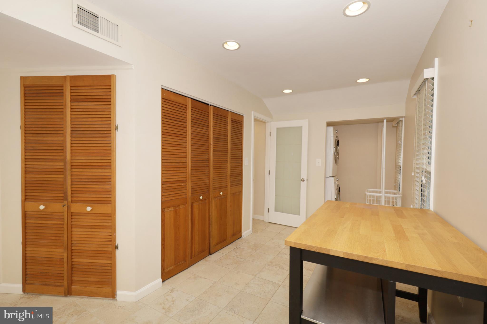 BURKE STATION SQUARE - Residential