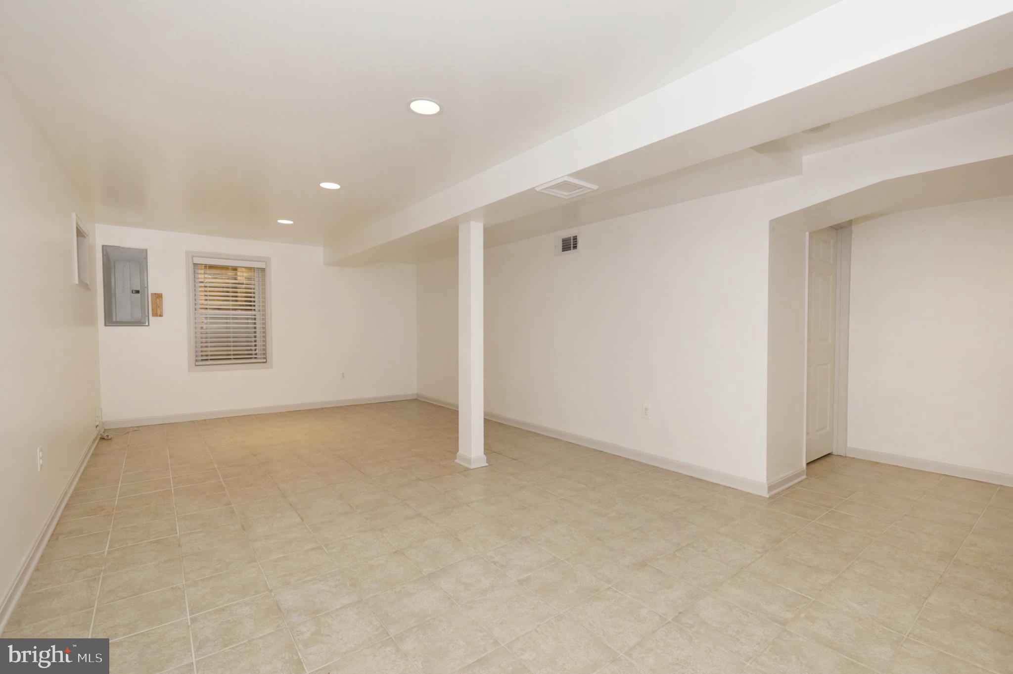 BURKE STATION SQUARE - Residential