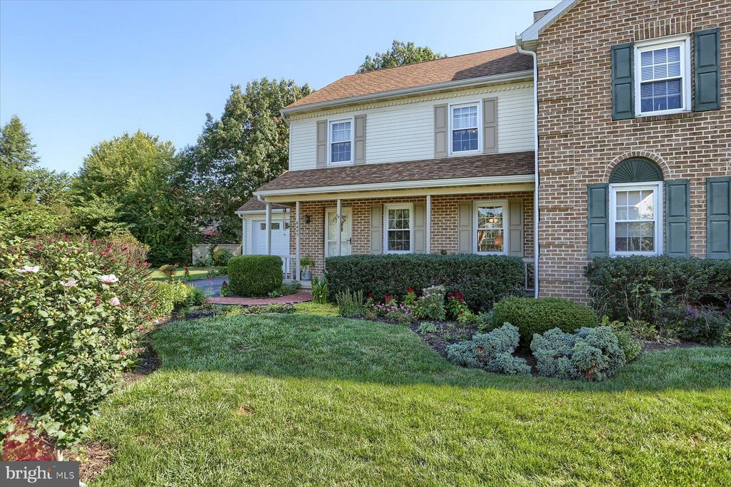 Photo of 6445 HOLLOW DR, EAST PETERSBURG, PA 17520 (MLS # PALA2040902)