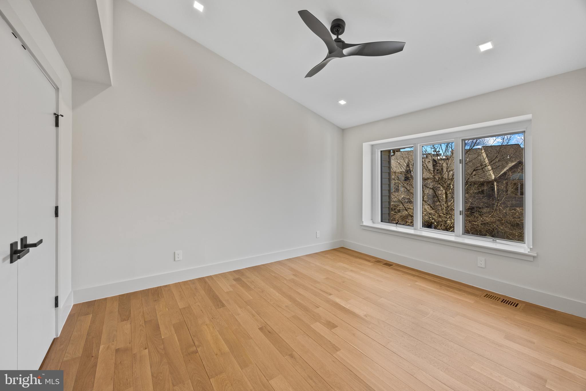 CHESAPEAKE HARBOUR - Residential