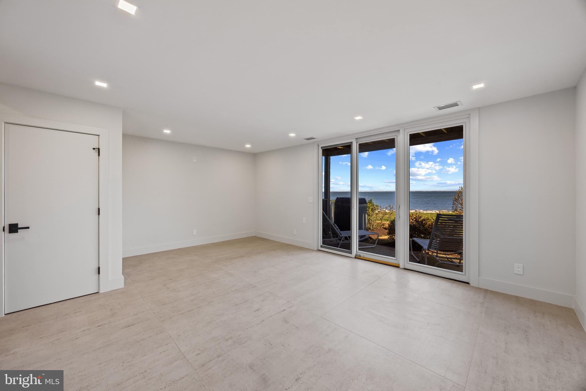 CHESAPEAKE HARBOUR - Residential