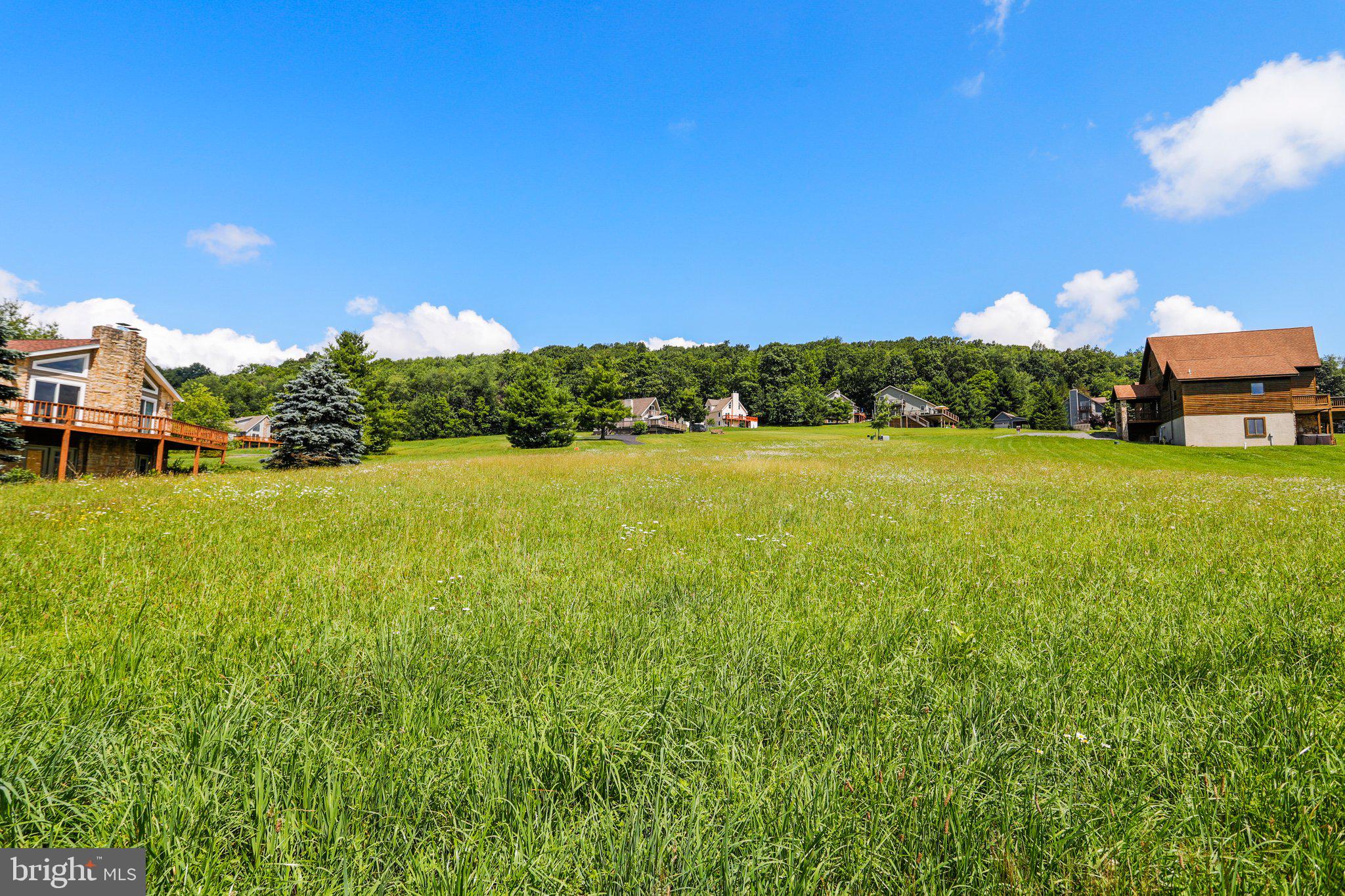 PARADISE POINT - Land