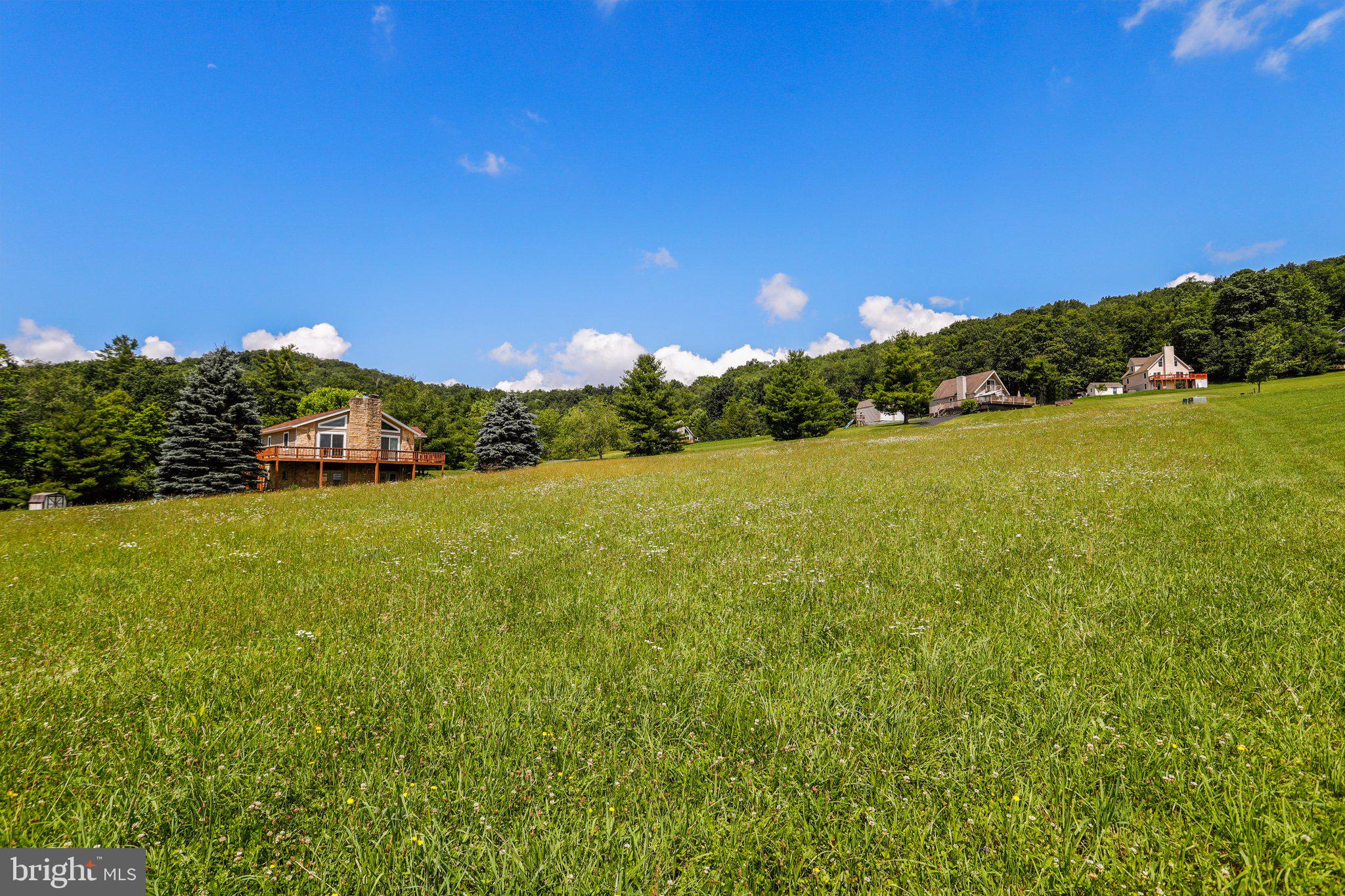 PARADISE POINT - Land