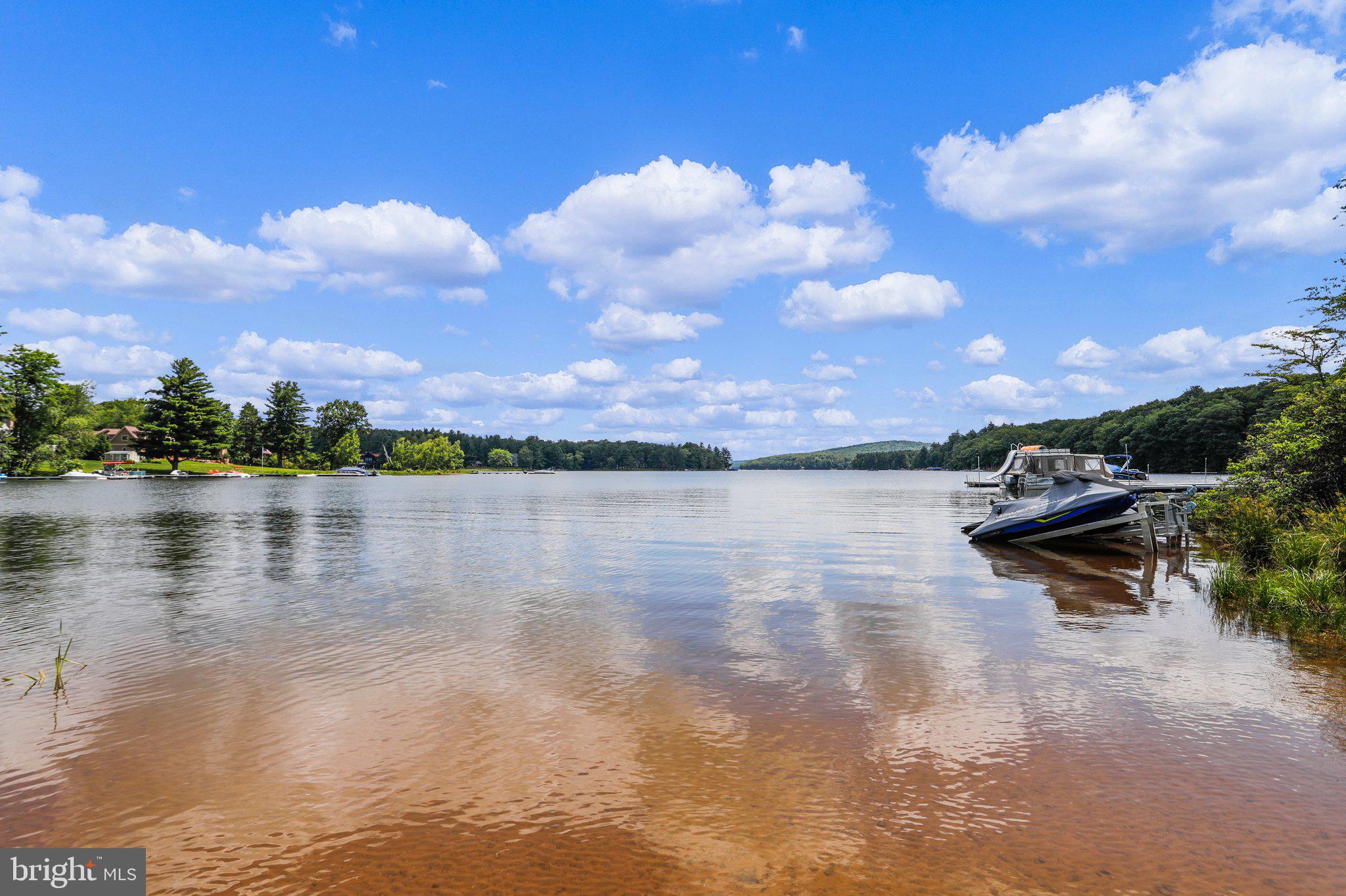 PARADISE POINT - Land