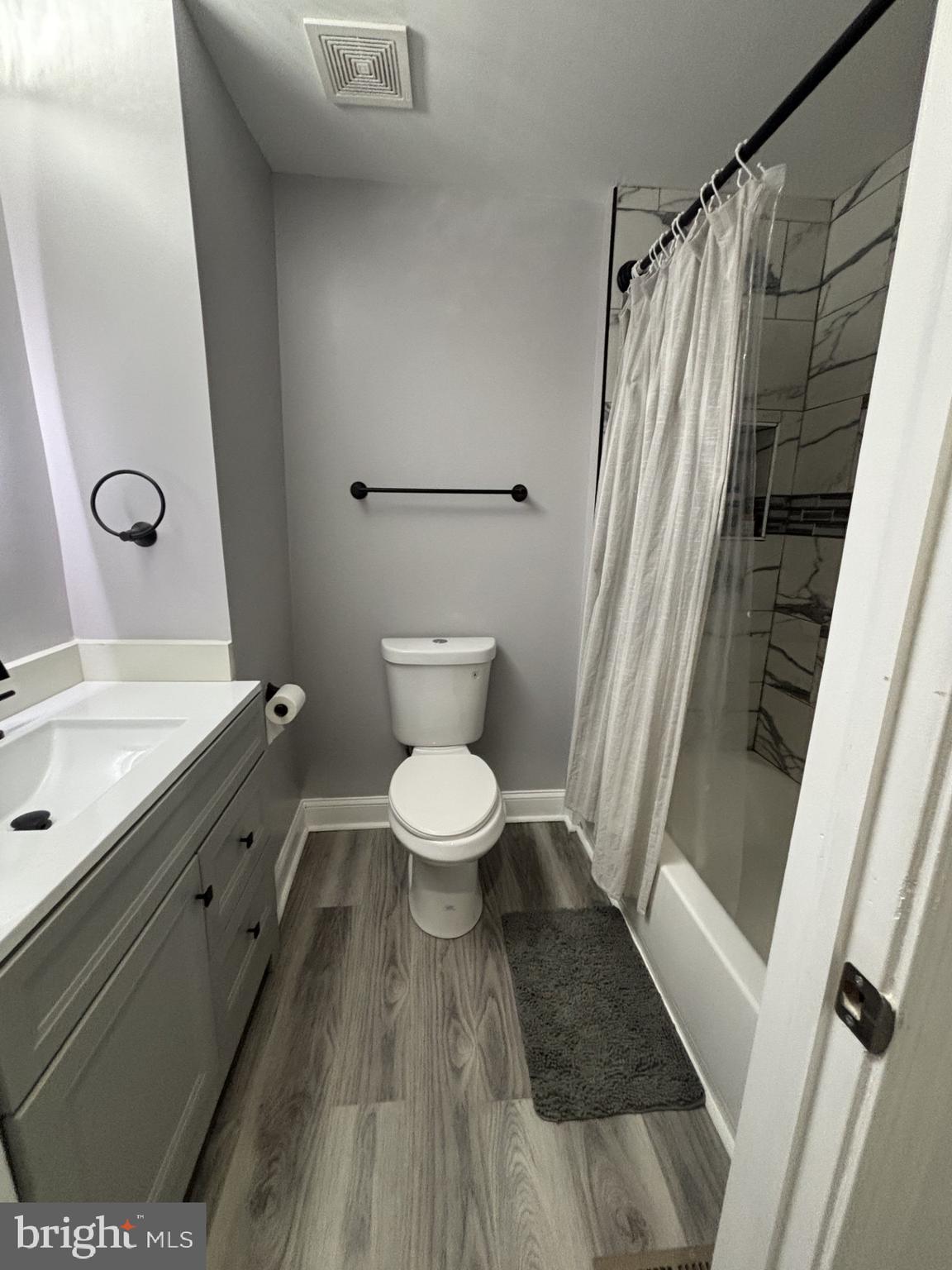 ELLWOOD PARK - Residential Lease