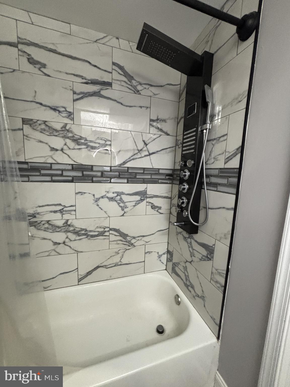 ELLWOOD PARK - Residential Lease