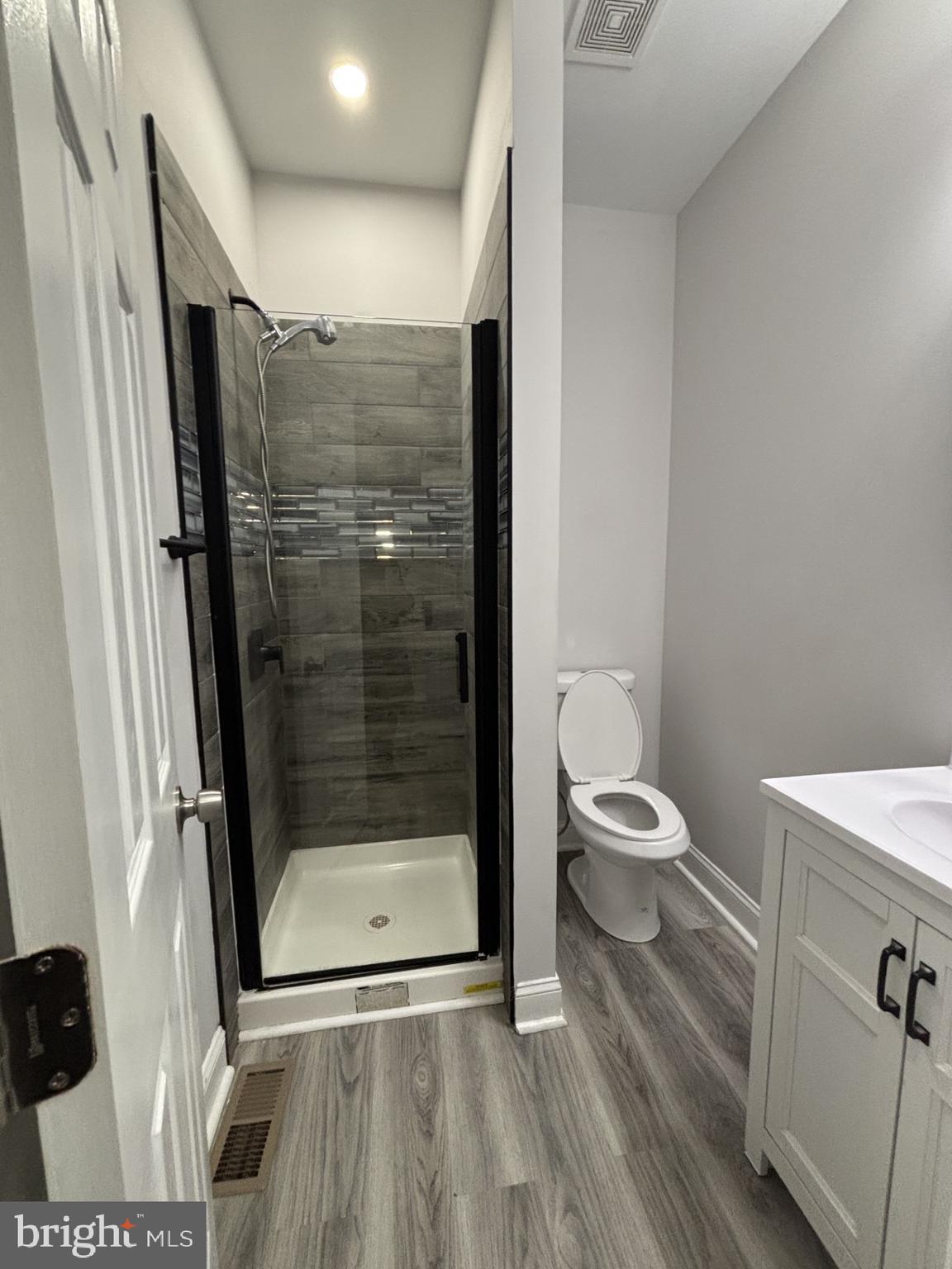 ELLWOOD PARK - Residential Lease