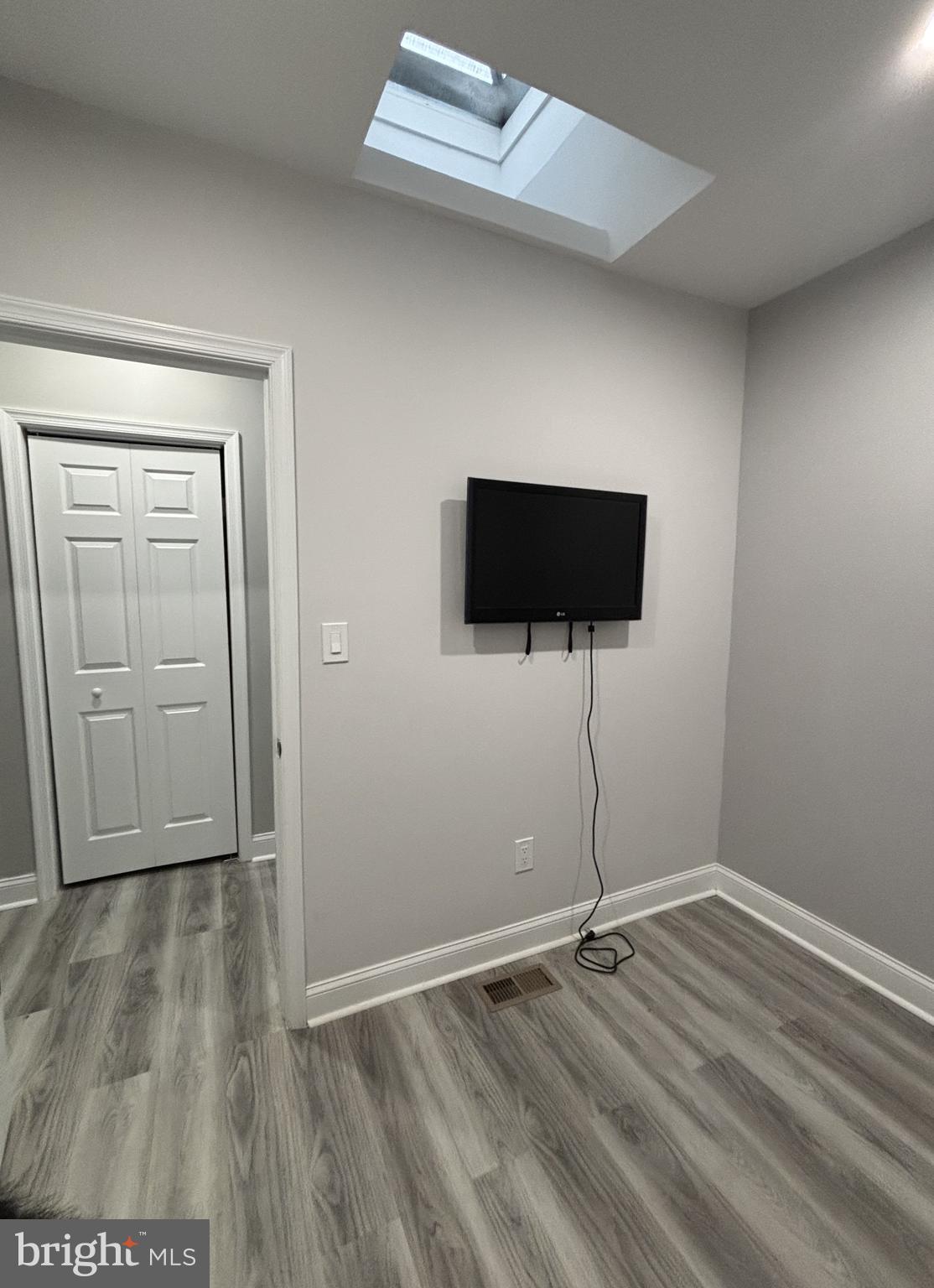 ELLWOOD PARK - Residential Lease