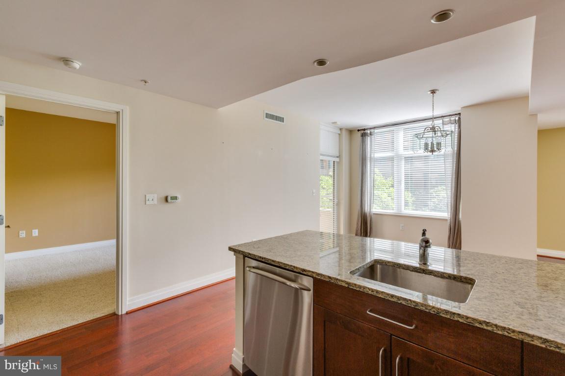 ONE PARK CREST CONDOMINIUM - Residential Lease