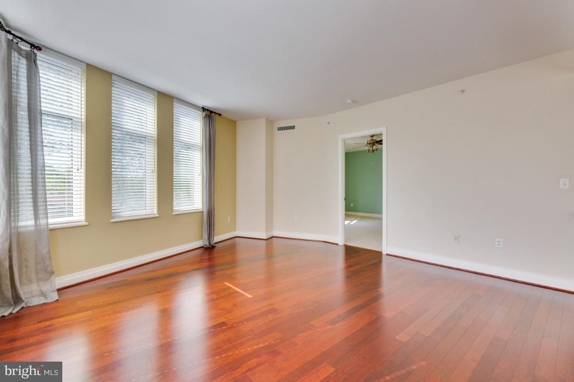 ONE PARK CREST CONDOMINIUM - Residential Lease