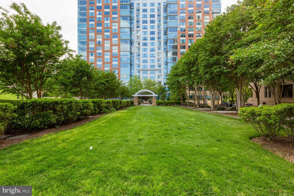 ONE PARK CREST CONDOMINIUM - Residential Lease