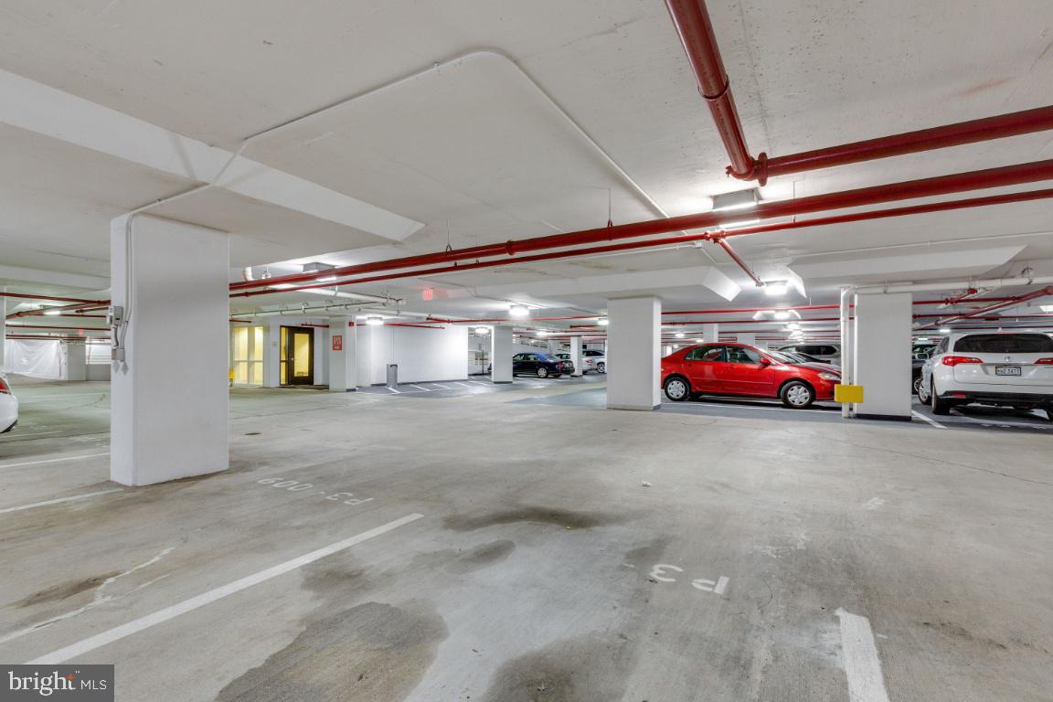 ONE PARK CREST CONDOMINIUM - Residential Lease