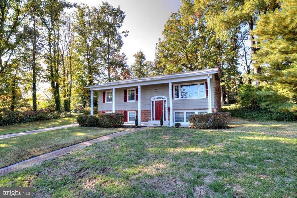 Photo of 6208 Redwood Lane, ALEXANDRIA, VA 22310 (MLS # VAFX2275388)