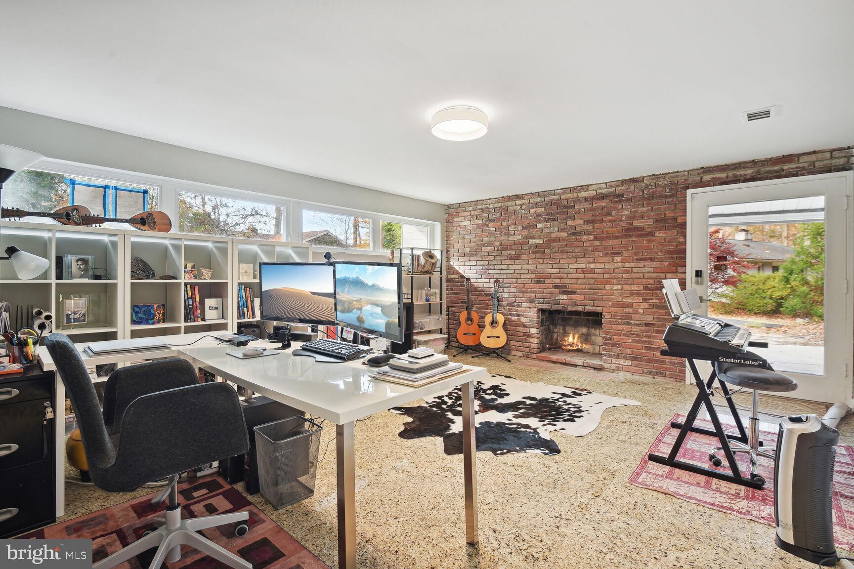 CARDEROCK SPRINGS - Residential