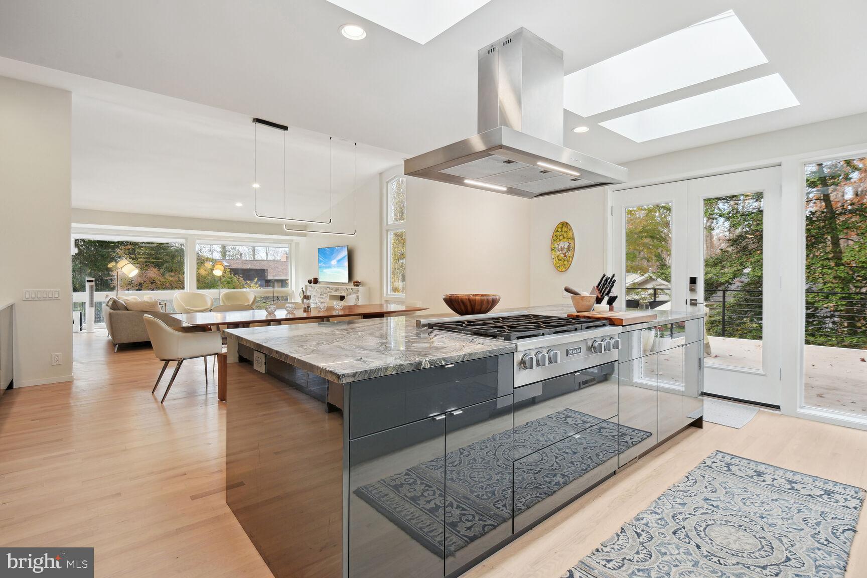 CARDEROCK SPRINGS - Residential