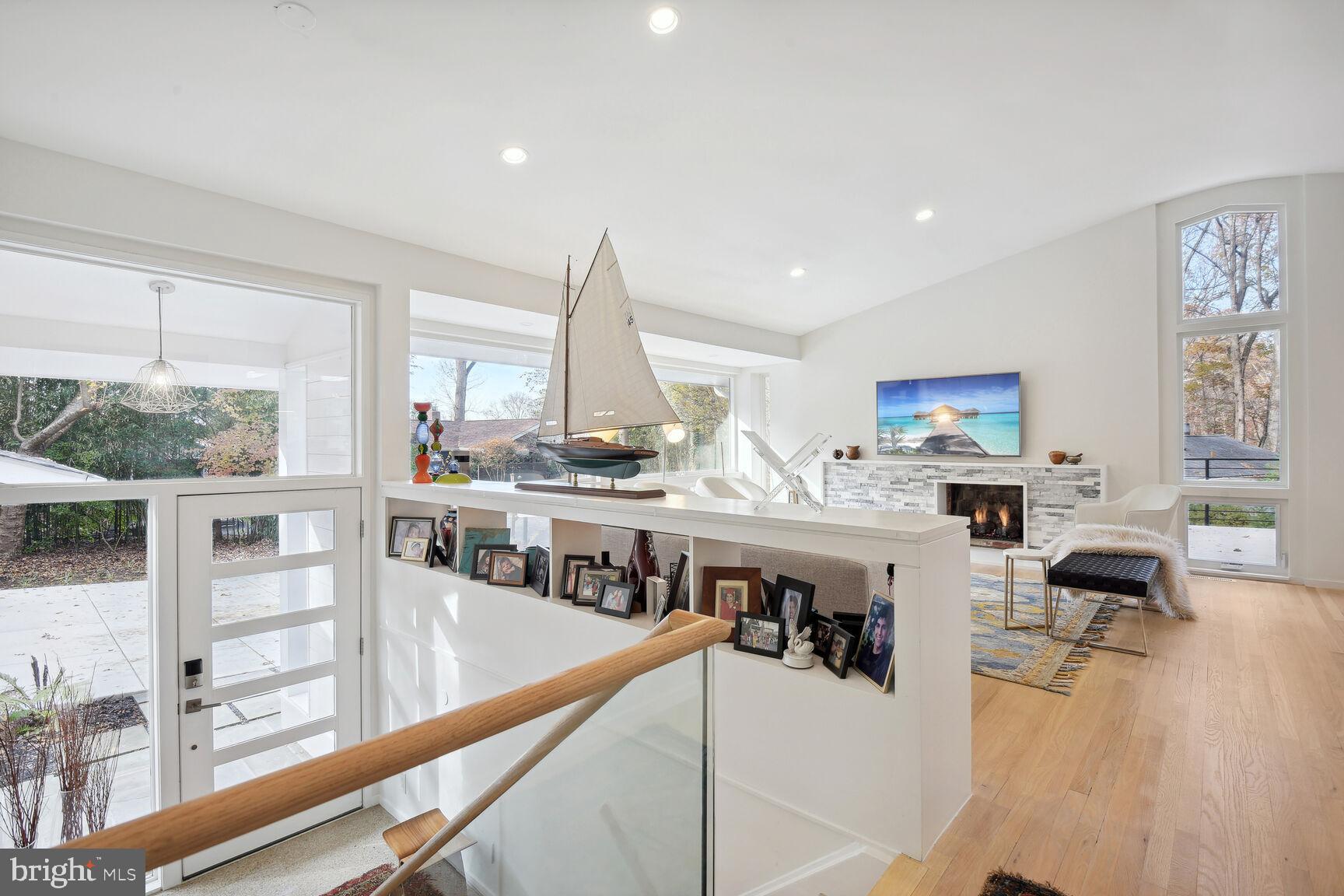 CARDEROCK SPRINGS - Residential