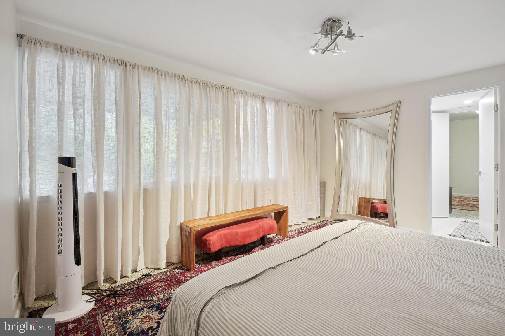 CARDEROCK SPRINGS - Residential