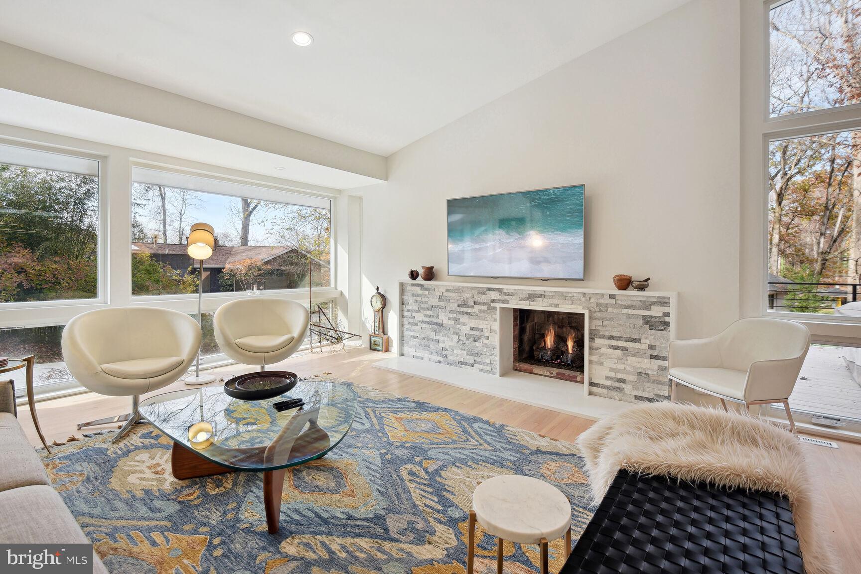 CARDEROCK SPRINGS - Residential