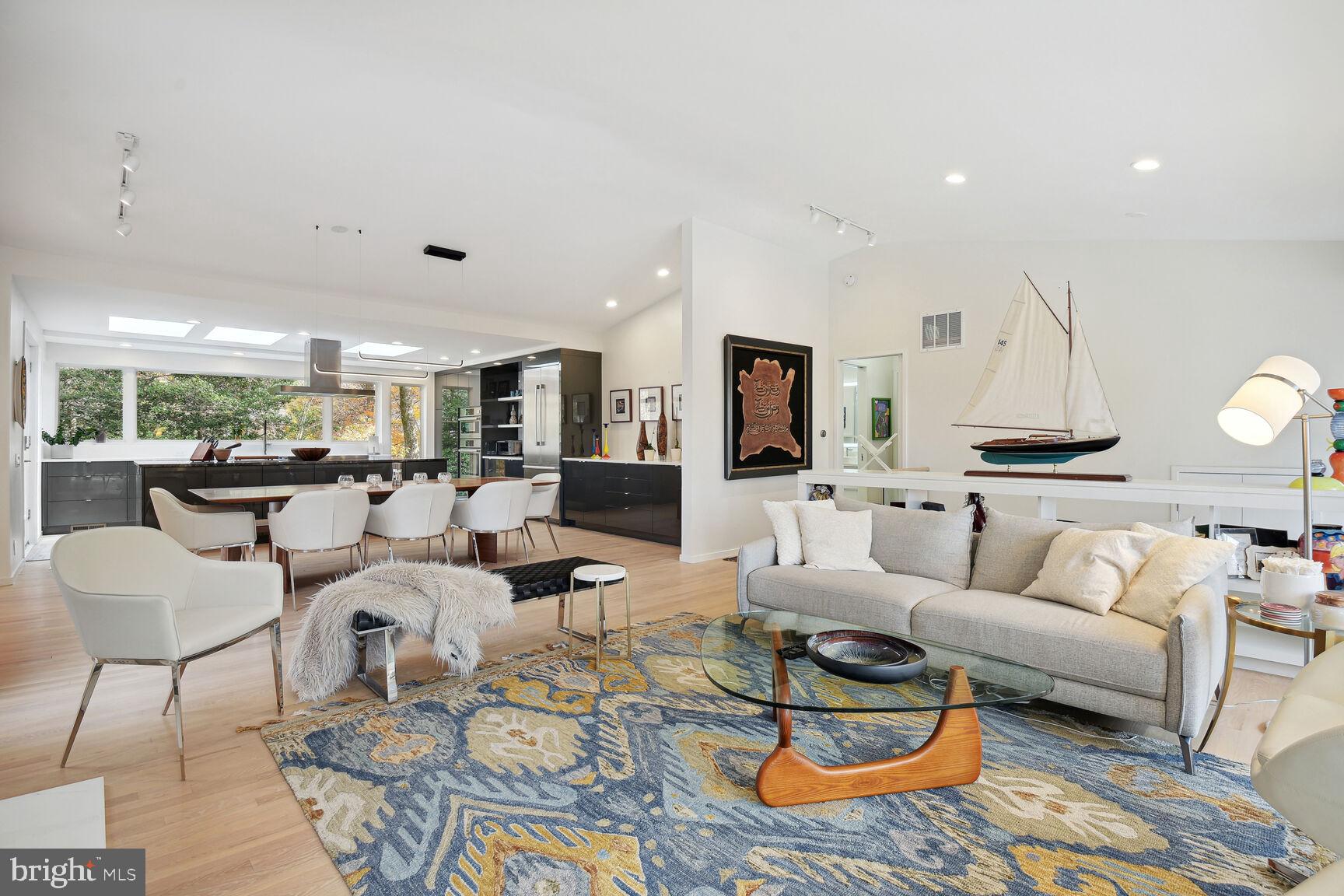 CARDEROCK SPRINGS - Residential