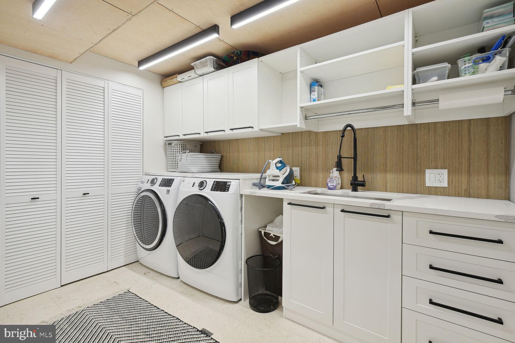 CARDEROCK SPRINGS - Residential