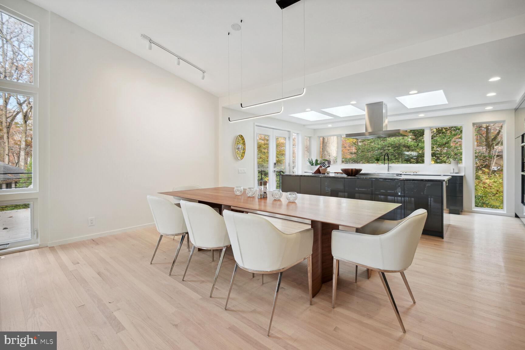 CARDEROCK SPRINGS - Residential