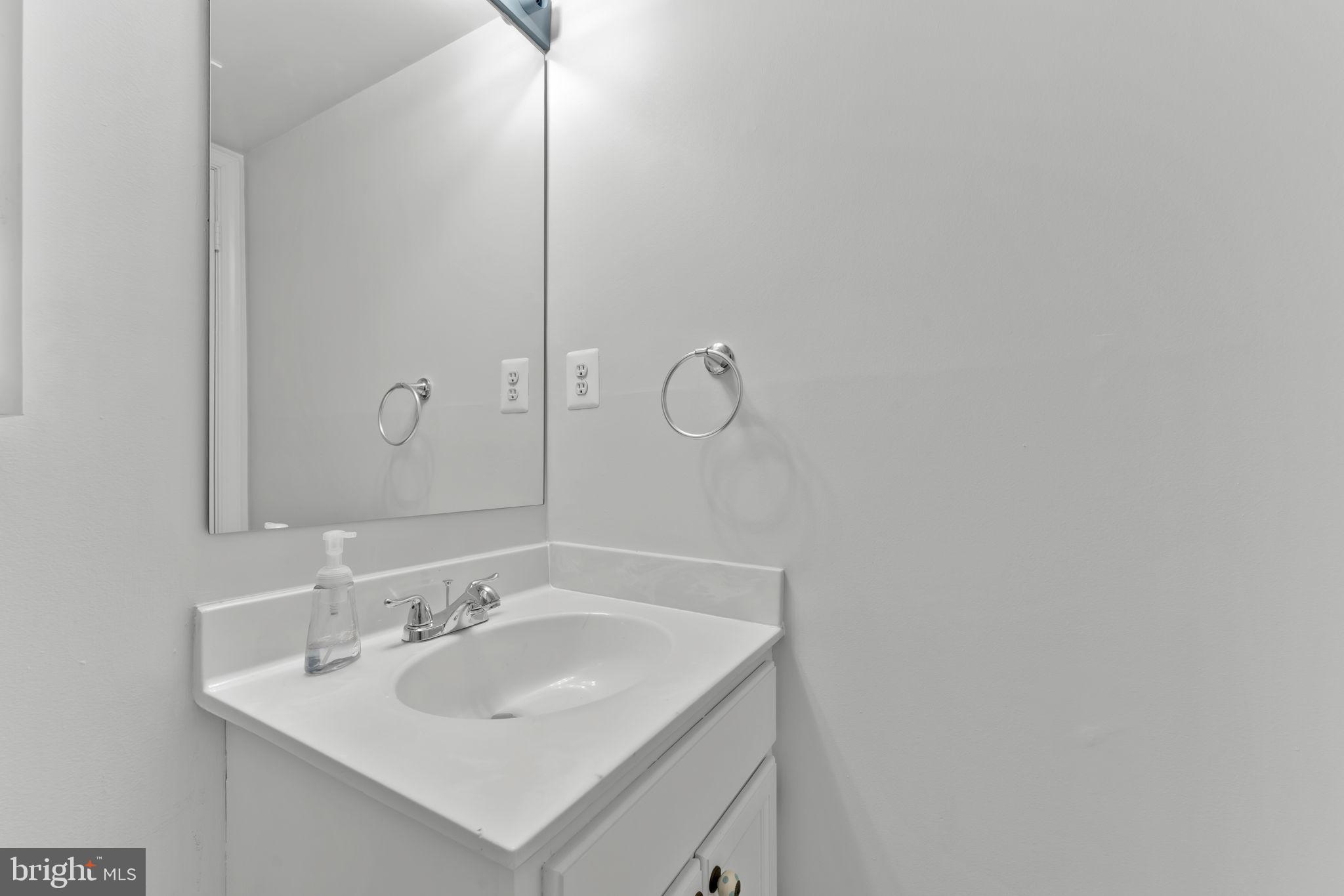 BURTONSVILLE - Residential