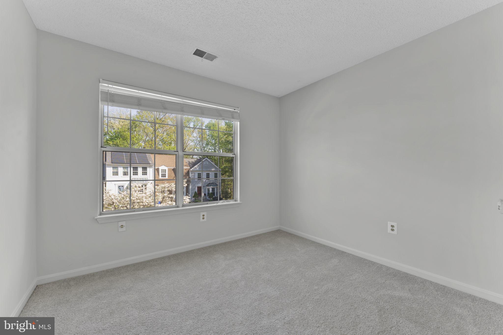 BURTONSVILLE - Residential