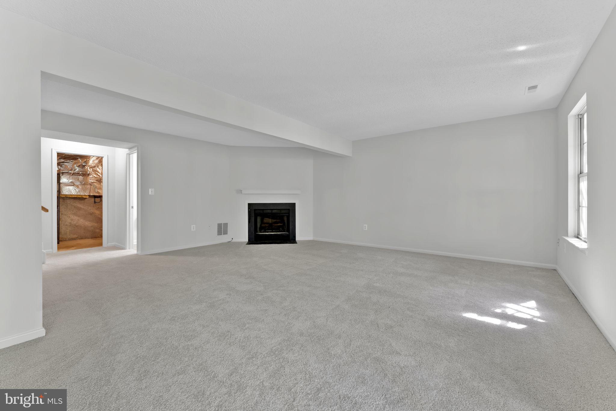 BURTONSVILLE - Residential