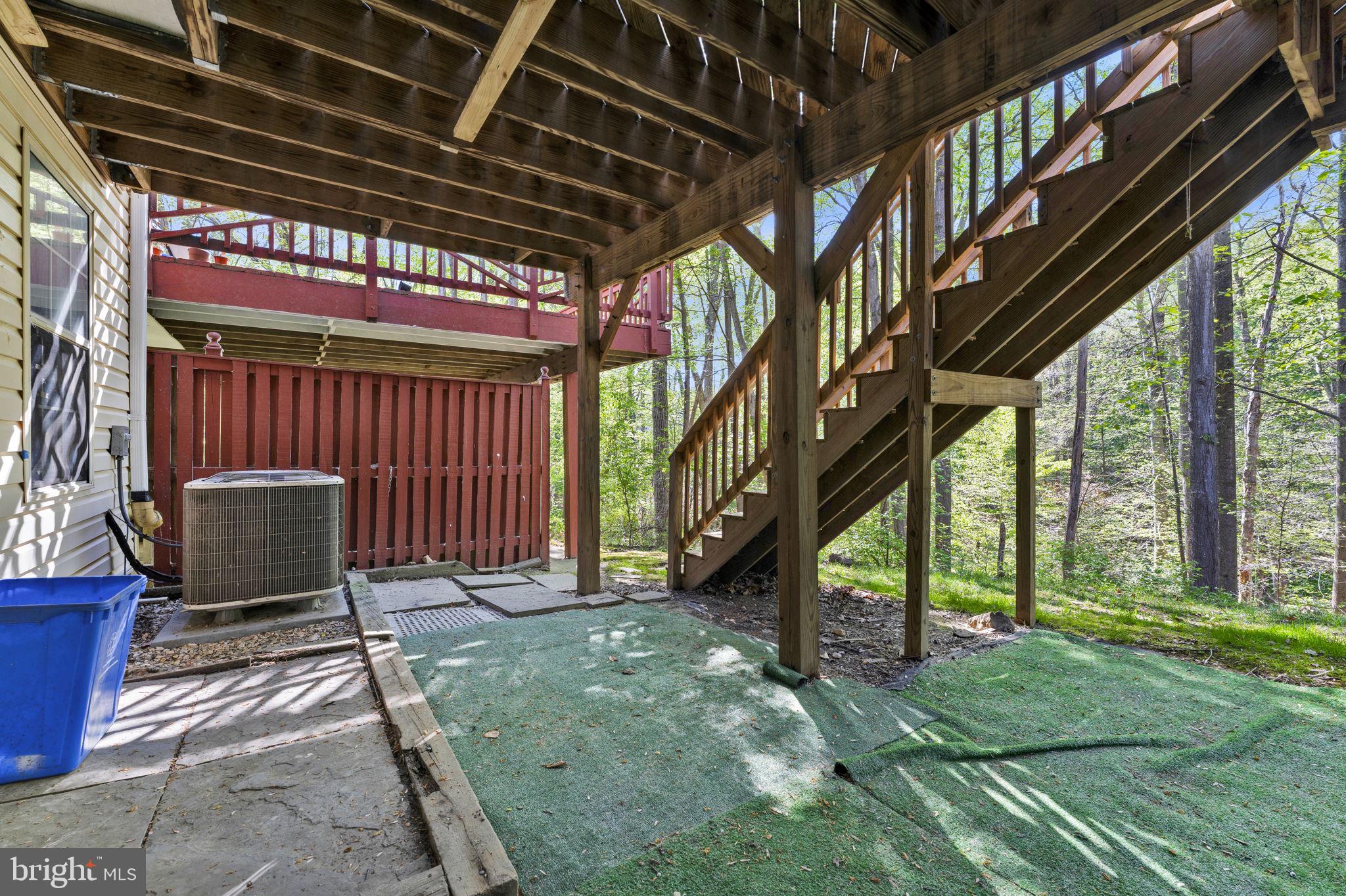 BURTONSVILLE - Residential