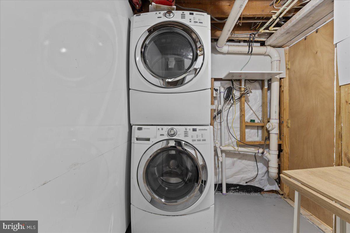 ADDISON HEIGHTS - Residential Lease