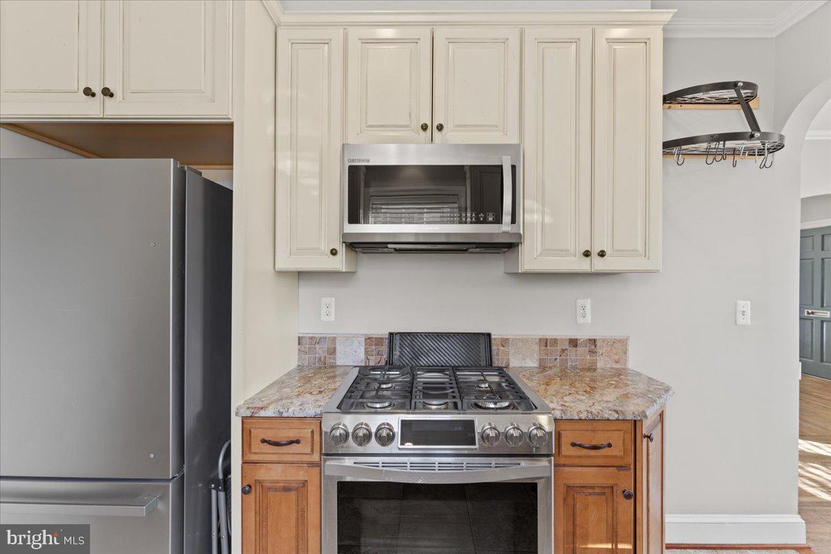 ADDISON HEIGHTS - Residential Lease