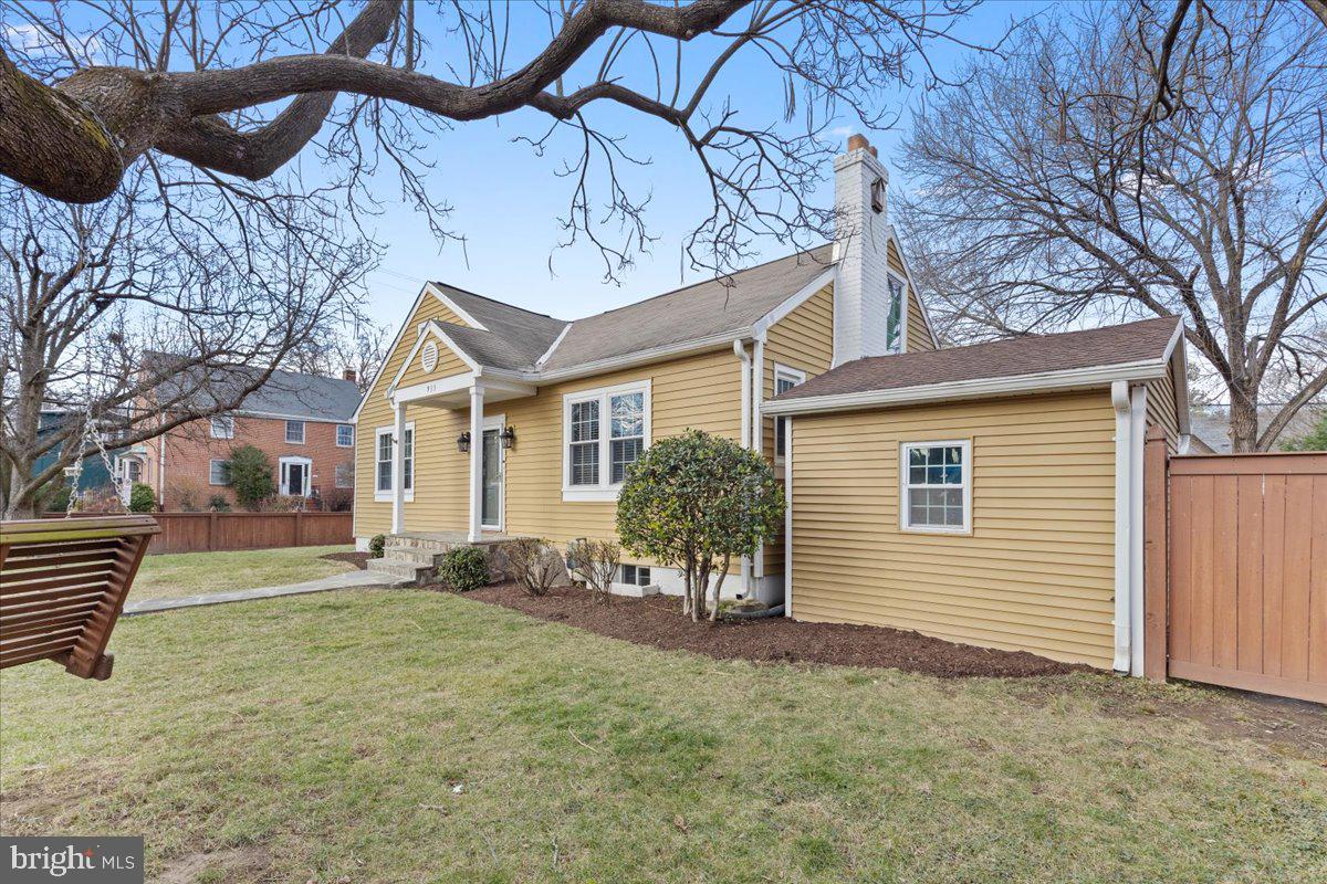 ADDISON HEIGHTS - Residential Lease