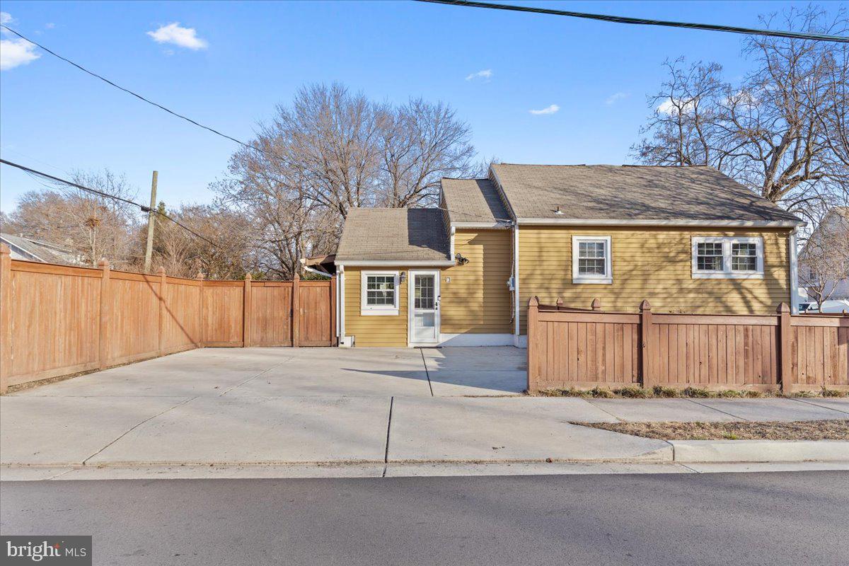 ADDISON HEIGHTS - Residential Lease