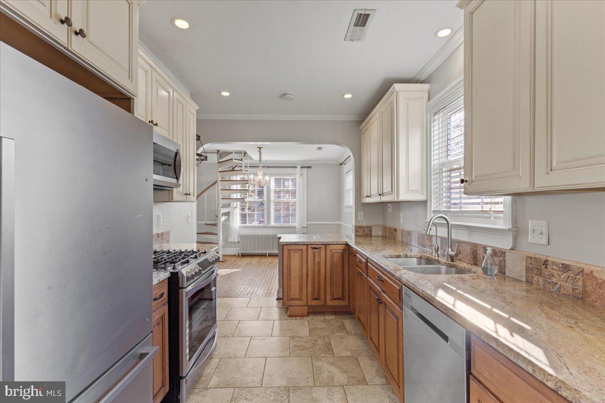 ADDISON HEIGHTS - Residential Lease