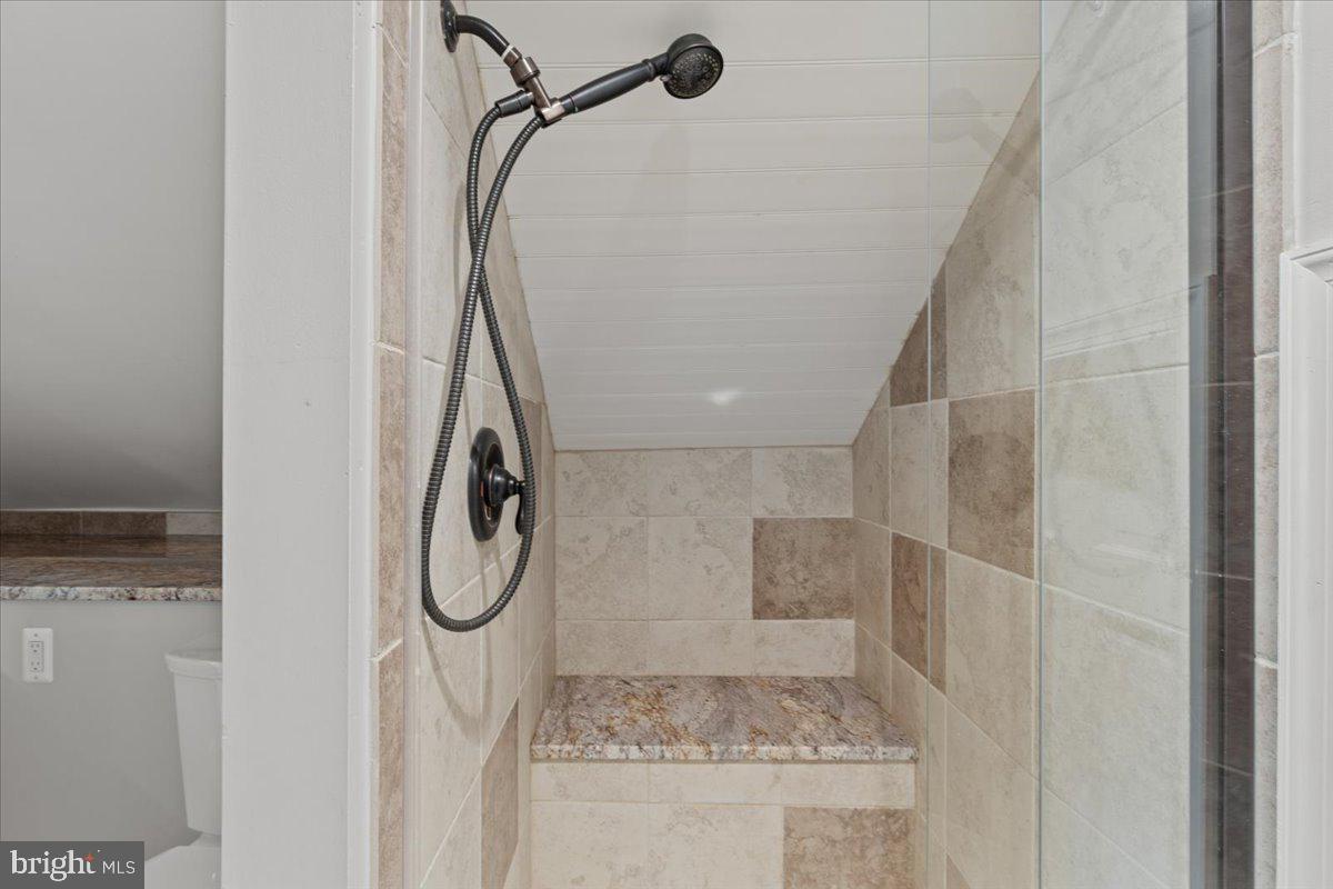 ADDISON HEIGHTS - Residential Lease