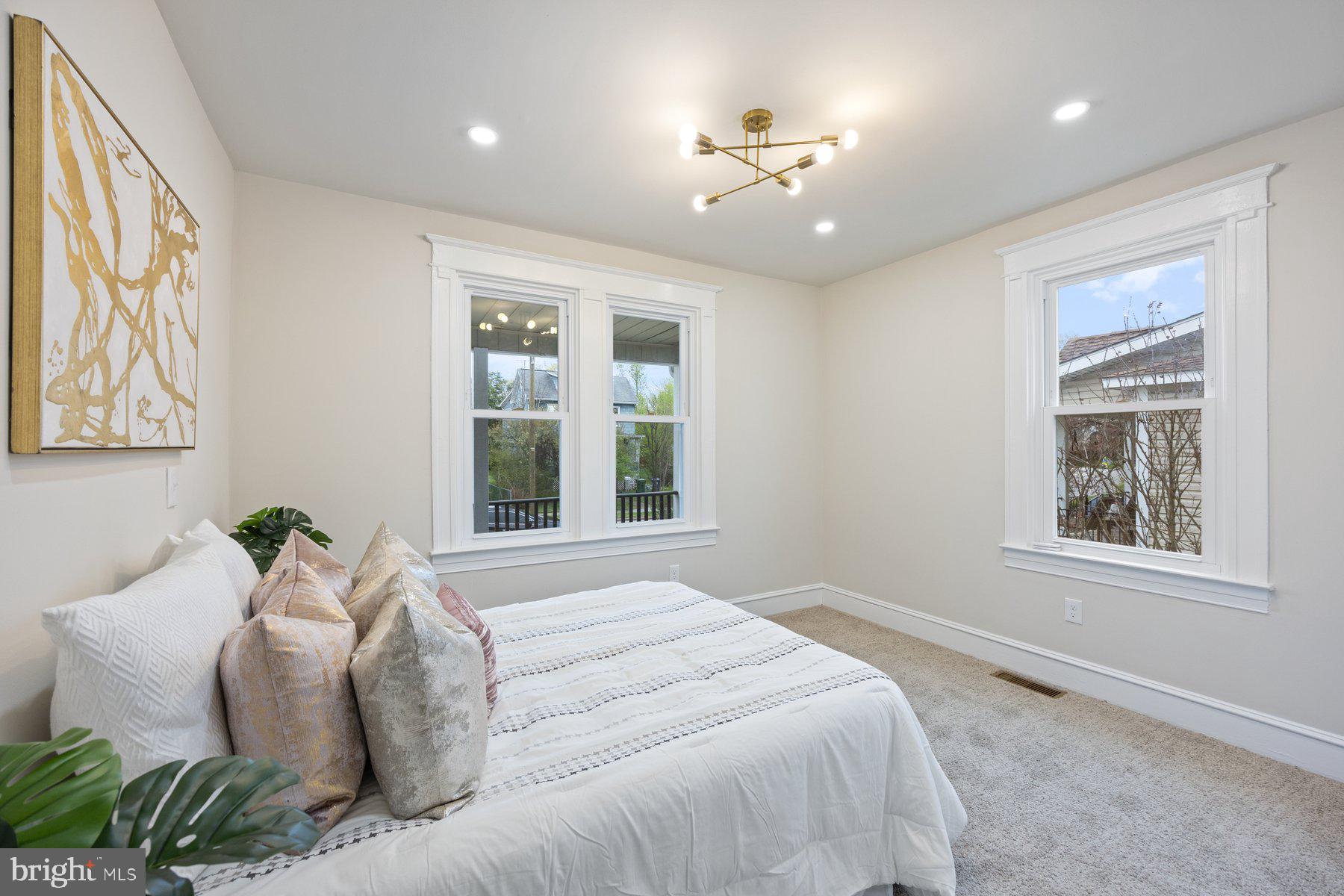 HAMILTON HILLS - Residential