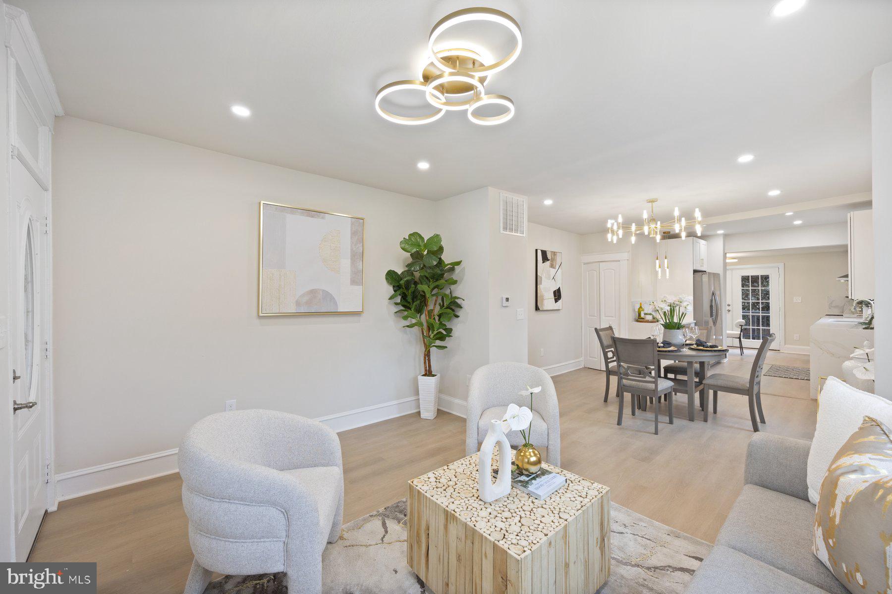 HAMILTON HILLS - Residential