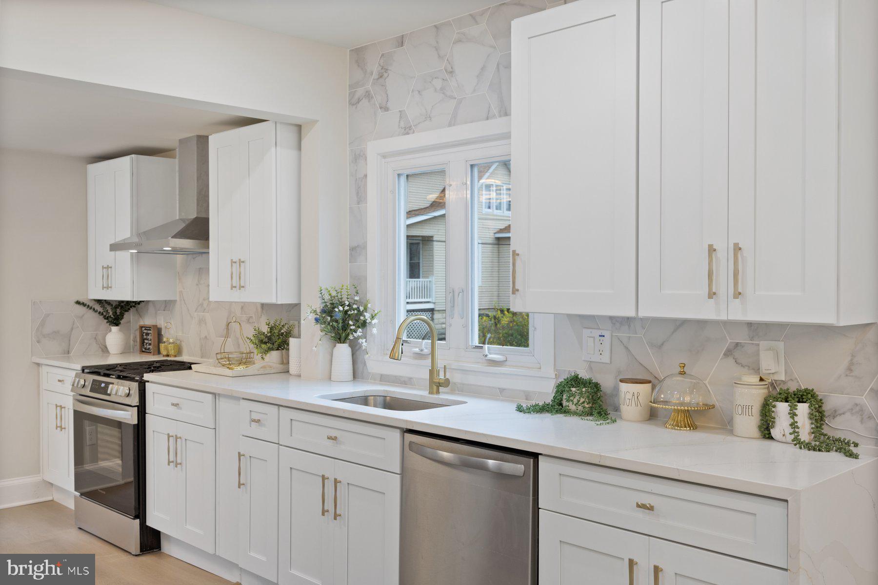 HAMILTON HILLS - Residential