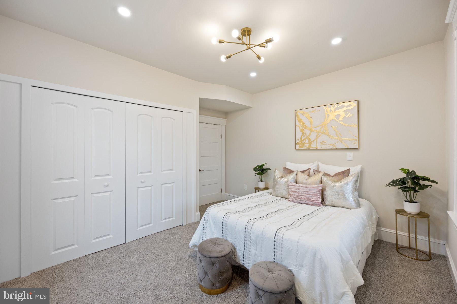 HAMILTON HILLS - Residential