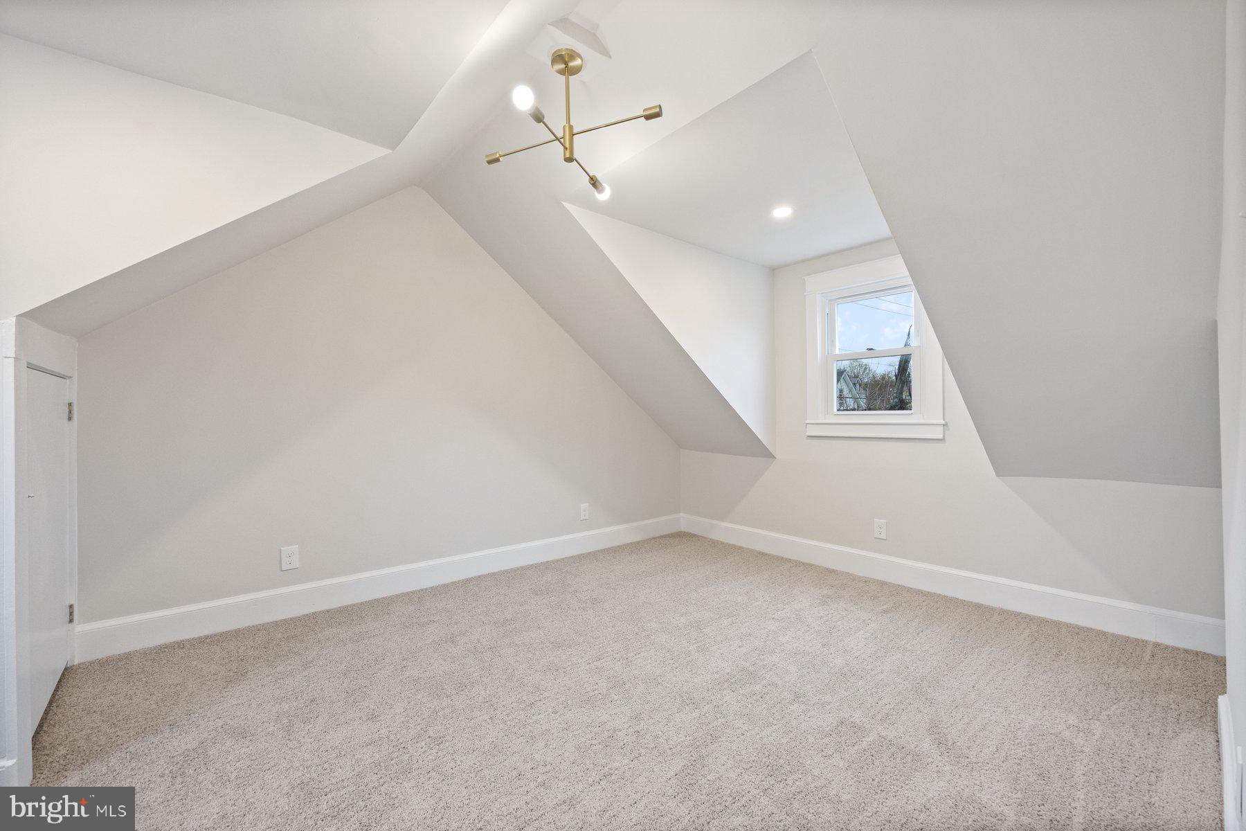 HAMILTON HILLS - Residential