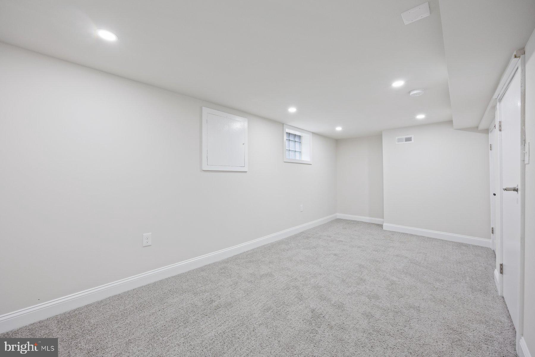 HAMILTON HILLS - Residential