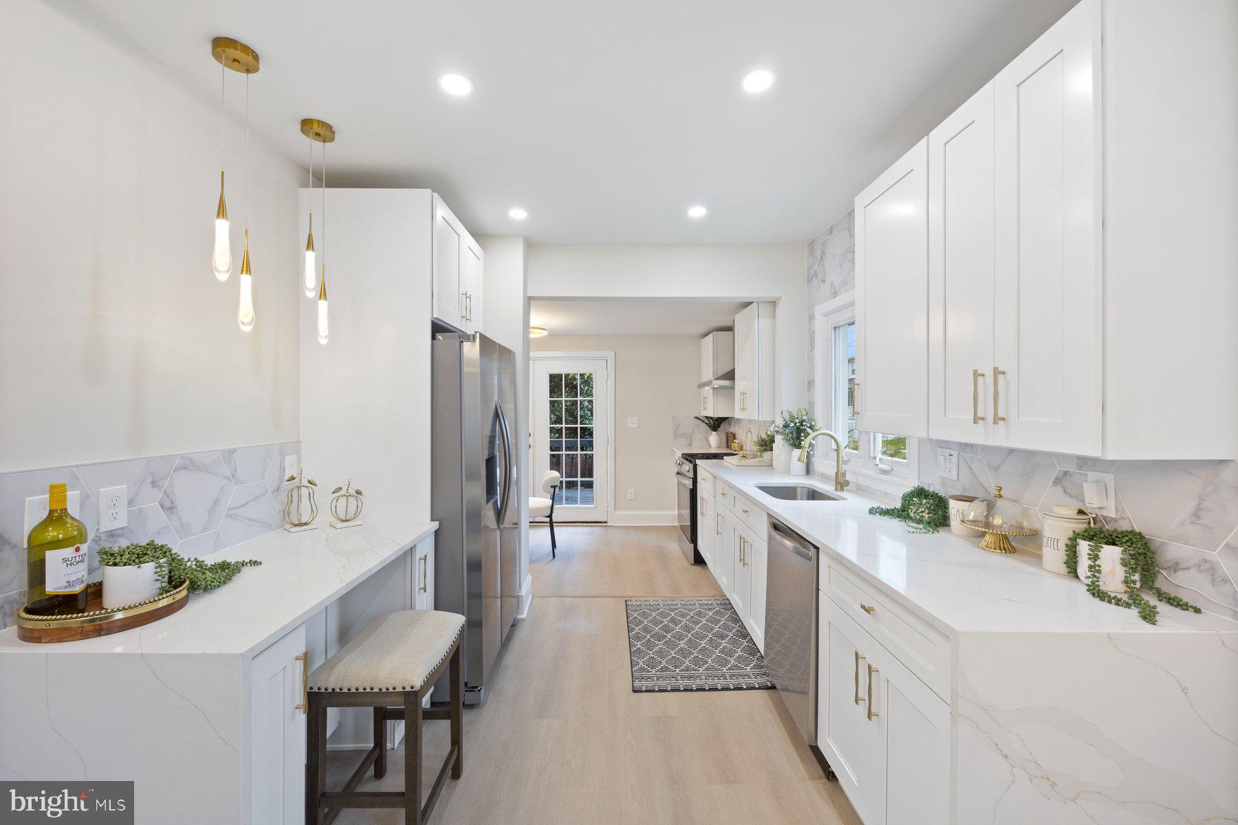 HAMILTON HILLS - Residential