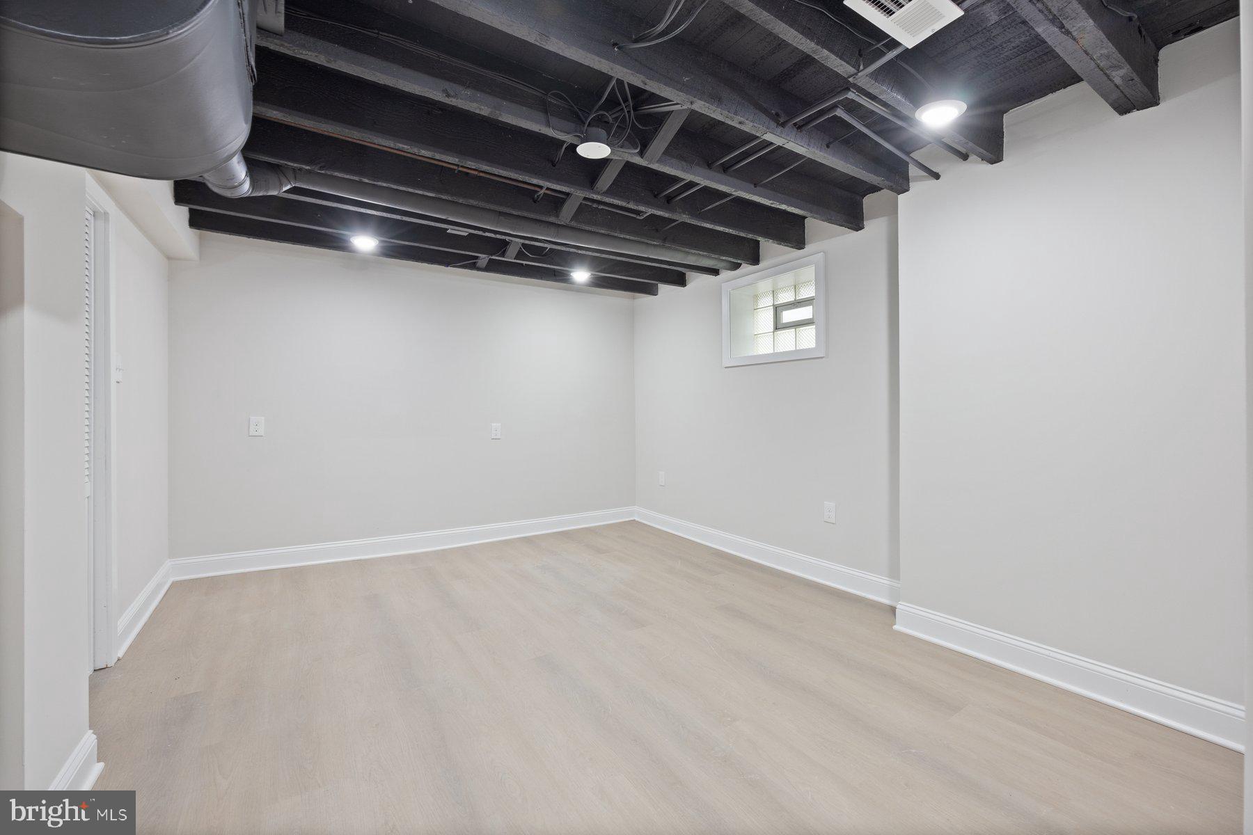 HAMILTON HILLS - Residential