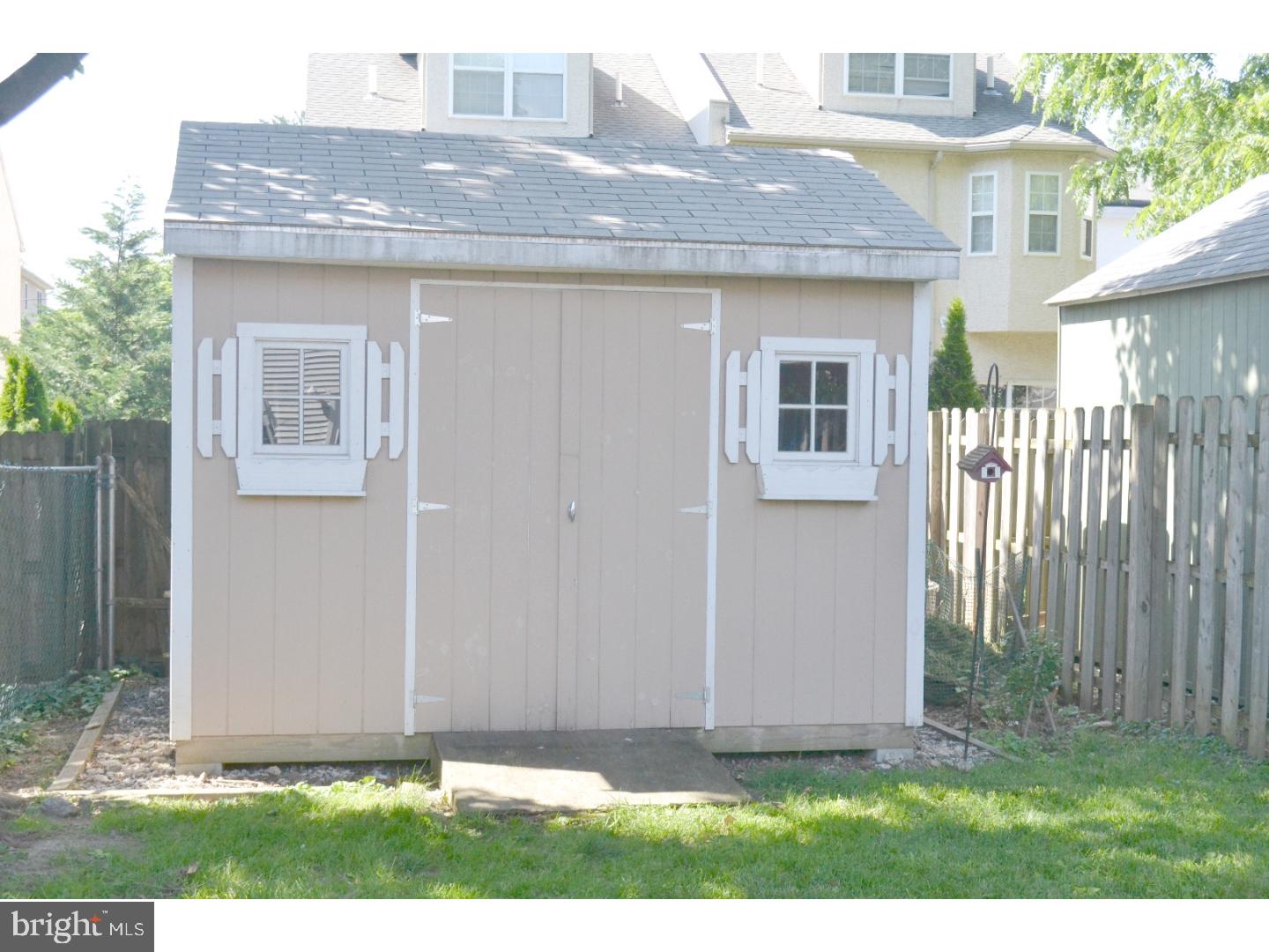 ROXBOROUGH - Residential