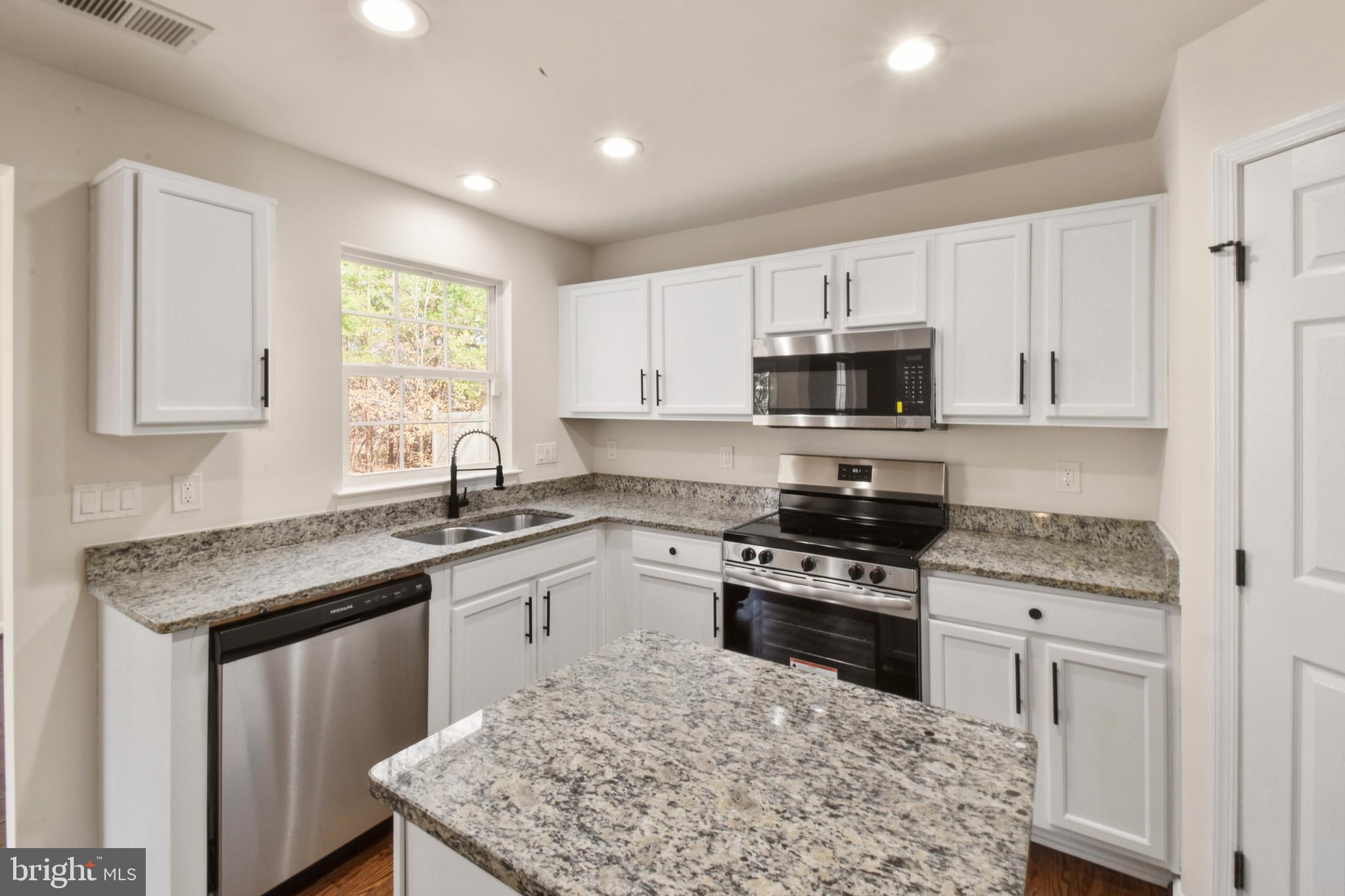 SYCAMORE SQUARE - Residential