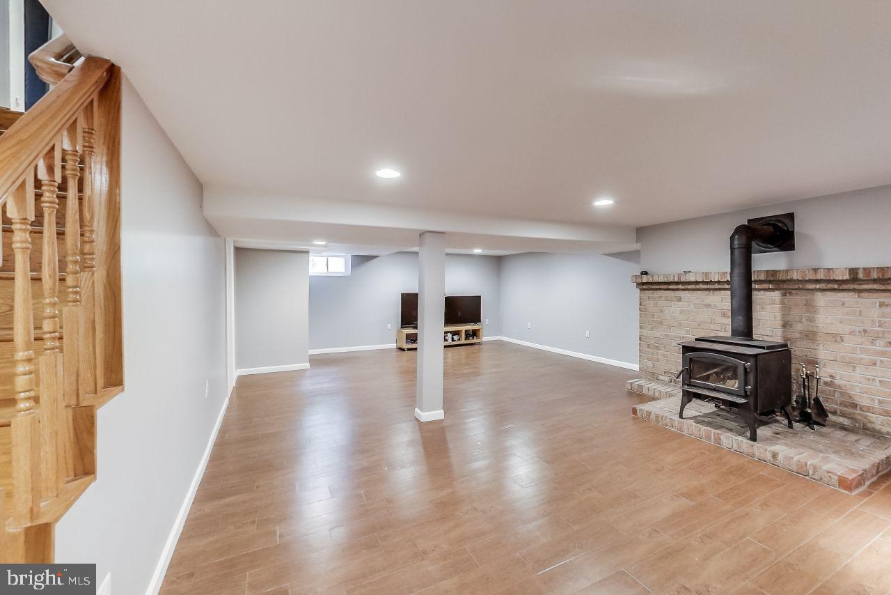 GLENMONT HILLS - Residential Lease